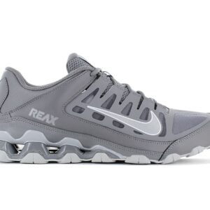 100% Original Nike !  Herstellerfarbe:   Cool Grey / Wolf Grey   Obermaterial:  Leder - Mesh   Zustand:  Neu  und  Originalverpackt         Der Nike Reax 8 TR kombiniert leichtgewichtigen Halt mit reaktionsfreudiger Dämpfung und sorgt damit für erstklassige Performance beim Training. Das dynamische Schnürsystem ermöglicht ein sicheres Tragegefühl im Mittelfußbereich. Flexkerben ermöglichen natürliche Bewegungsabläufe. Die Nike Reax-Dämpfung in der Ferse sorgt für ein reaktionsfreudiges Laufgefühl.      Die Nike Reax-Dämpfung in der Ferse sorgt für ein reaktionsschnelles Tragegefühl.  Die Nike Reax 8 TR Sohle ist abriebfest und haftet zugleich gut am Boden.  Der TPU-Swoosh an der Seite hat eine einzigartige