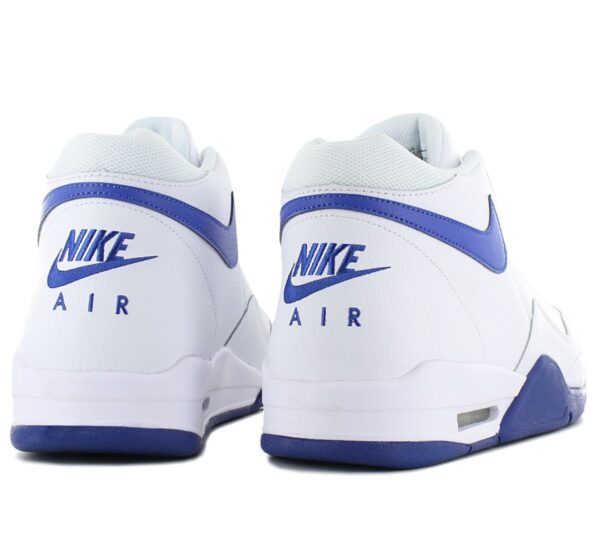 wenn man fliegen kann?     Mit dem stylischen Nike Flight erreichst du deine Tagesziele wie im Fluge. Diese Schuhe wurden von der Basketball-Szene der 80er-Jahre inspiriert und versetzen dich in eine glorreiche