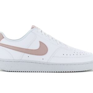 100% Original Nike !  Herstellerfarbe:  White / Pink Oxford   Obermaterial:  Leder - Synthetik   Zustand:  Neu  und  Originalverpackt         Hier ist der Nike Court Vision Next Nature. Er besteht zu mindestens 20 % aus recycelten Materialien und verfügt über ein geschmeidiges Obermaterial sowie genähte Überzüge. Der gepolsterte Schuhkragen und die Gummi-Außensohle sorgen für Tragekomfort und Traktion.      Runde Schuhspitze.   Schnürung für Style und optimalen Sitz.  Komfortable Polsterung am Bund und Zunge.  Gesticktes Swoosh-Design.  Perforationen an den Zehen und Seiten.  NIKE auf der Ferse geprägt.  Die vulkanisierte Konstruktion verbindet die Außensohle mit der Mittelsohle für einen optimierten Look.