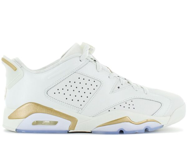 100% Original Jordan !  Herstellerfarbe:  Spruce Aura / Metallic Gold   Obermaterial:  Leder   Zustand:  Neu  und  Originalverpackt         Dieser Air Jordan 6 zollt der Tradition der Lunar New-Year Festivitäten Tribut mit durchdachten Details auf rissigem Leder in Spruce-Aura. Die Akzente auf der Mittelsohle und rund um das Air Jordan Fersenlogo bringen den Style auf ein neues Level. Das Kragenfutter aus Satin verleiht dem Schuh einen hochwertigen Touch. Mit dieser besonderen Version des Air Jordan 6 Low wirst du einem auffälligen Look haben.       Air Max Dämpfung in der Ferse.  Jordan Logo auf der Zunge und Ferse.  Schnürung für Style und optimalen Sitz.  Komfortable Polsterung am Bund und Zunge.  Laufsohle aus Gummi.  Schaumstoff Mittelsohle.  Gekapselte Air-Dämpfung im Vorfuß.  LIMITED EDITION.