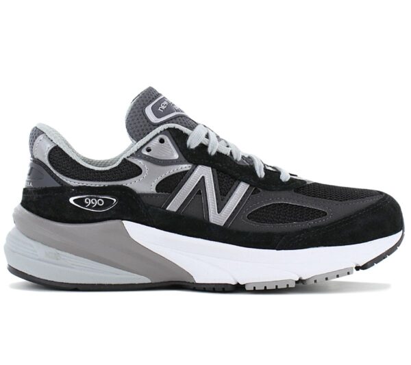 100% Original New Balance !  Herstellerfarbe:  Black / White   Obermaterial:  Leder - Mesh   Zustand:  Neu  und  Originalverpackt         Die Designer des ersten 990 hatten die Aufgabe