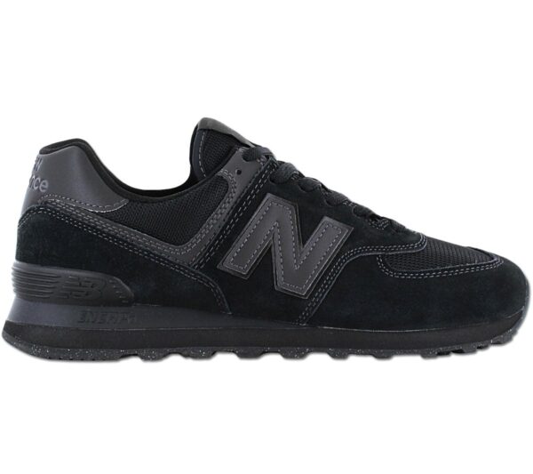 100% Original New Balance !  Herstellerfarbe:  Core Black   Obermaterial:  Leder - Textil   Zustand:  Neu  und  Originalverpackt         Der New Balance ML574 ist der perfekte Freizeit-Sneaker. Durch seinen frischen und robusten Look ein echter Hingucker. Weiterhin verschafft die komfortable EVA-Zwischensohle und die robuste Gummi-Außensohle ein angenehmes Tragegefühl.      Gepolsterter Einstieg.  Verstärkter Fersenbereich durch externen Fersenstabilisator.  ENCAP-Mittelsohlendämpfung aus weichem Schaummaterial.  Mesh an Schuhblatt