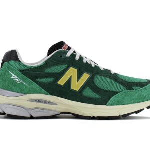 100% Original New Balance !  Herstellerfarbe:  Green / Gold   Obermaterial:  Leder / Mesh   Zustand:  Neu  und  Originalverpackt         Der New Balance 990v3 vereint den besten Komfort und die beste Haltbarkeit der Marke New Balance und ist aus hochwertigen Materialien in den ikonischen Farben Grün und Gold gefertigt. Diese Schuhe bieten hervorragende Dämpfung für einen aktiven Lebensstil und ein limitiertes Design für einen modischen Touch.      Premium-Konstruktion mit Obermaterial aus Veloursleder und Mesh.  ENCAP-Mittelsohlendämpfung aus leichtem Schaummaterial mit einem strapazierfähigen Polyurethan-Rand.  Die NDurance Gummi-Außensohlentechnologie bietet überlegene Strapazierfähigkeit in stark beanspruchten Bereichen. Schnürung für individuellen Style und optimalen Sitz.   Heritage-Styling.  New Balance Details.  Made in den USA.