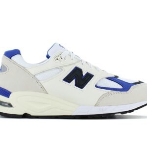 100% Original New Balance !  Herstellerfarbe:  White/ Blue   Obermaterial:  Leder / Mesh   Zustand:  Neu  und  Originalverpackt         Als Teil einer weiteren Teddy-Santis Kollektion überzeugt auch dieser M990WB2 mit hochwertigem Design und Komfort. Mit dabei ist ein - Made in USA Design - mit hochwertigen Leder Einsätzen in Beige