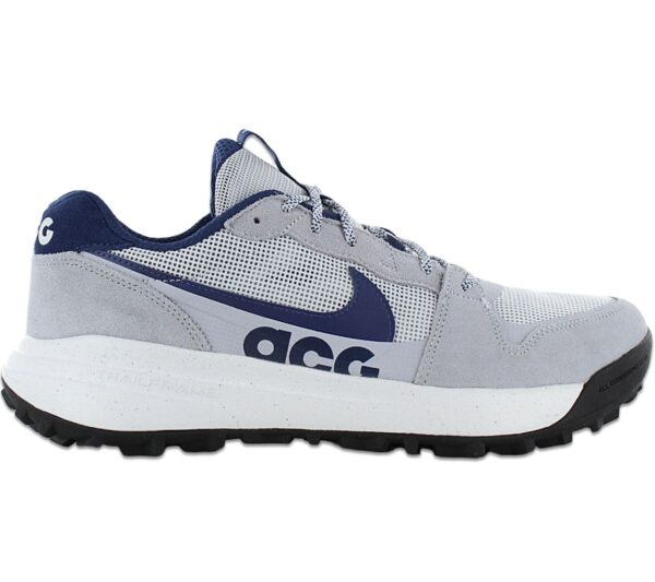 100% Original Nike !  Herstellerfarbe:  Wolf Grey / Navy - Grey Fog   Obermaterial:  Mesh / Synthetik   Zustand:  Neu  und  Originalverpackt         Hast du auch schon überlegt was die Abkürzung ACG eigentlich bedeutet? All Conditions Gear ist die richtige Antwort und wie der Name schon sagt