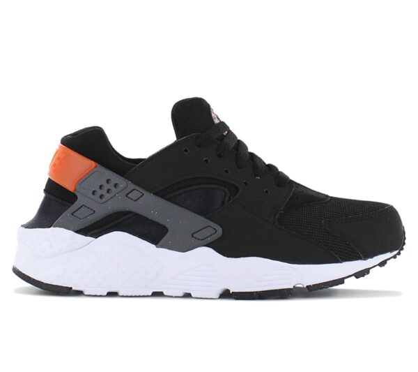 100% Original Nike !  Farbe laut Hersteller:   Black / Iron Grey / Safety Orange   Obermaterial:  Textil - Mesh - Leder     Zustand:  Neu  und  Originalverpackt          Der Nike Huarache Run ist unverwechselbar. Es dreht sich alles um den berühmten Huarache-Fersenriemen.  Der Sneaker bietet ein leichtes Kombinationsobermaterial für Tragekomfort und Atmungsaktivität sowie ein flaches Design mit einer Phylon-Außensohle für leichte Dämpfung.          Obermaterial aus Leder mit Mesh.      Huarache-Riemensystem aus vorgeformtem Gummi.      Dynamic Fit-Innenschuh für Tragekomfort.      Phylon-Außensohle für leichte Dämpfung .      Gummi-Außensohle mit Waffelprofil.      Innenmaterial aus Textil.