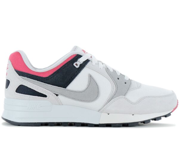 100% Original Nike !  Herstellerfarbe:  Swan / Rose Coral / Black / Medium Grey   Obermaterial:  Leder / Textil   Zustand:  Neu  und  Originalverpackt         Nike Air Pegasus 89 Sneaker mit einem Urban Vibe! Die Silhouette bietet ein zeitloses Design und bringt einen Retro-Spirit in jeden Style. Mit Leder-Überzügen