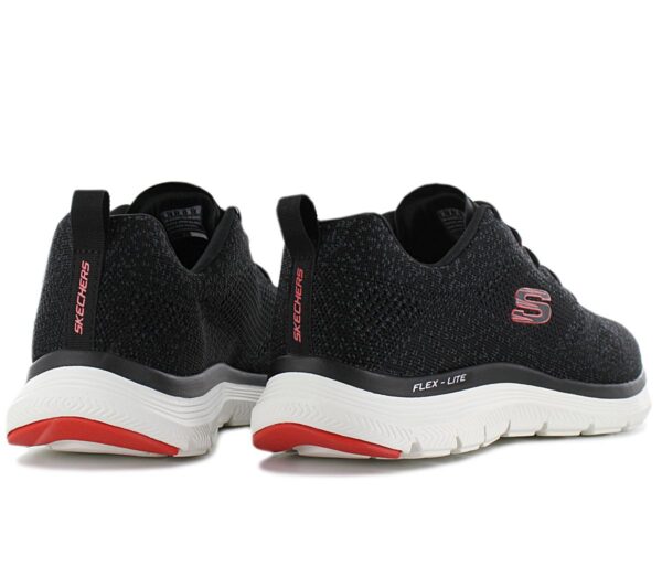 den deine Füße von Sportschuhen gewohnt sind. Der ultrabequeme Skechers Flex Advantage 4.0 Herren Sneaker sorgt für ein richtig gutes Gefühl beim Laufen und sieht dazu echt gut aus. Dieses athletische Schnürdesign verfügt über ein flach gestricktes Obermaterial und eine Flex-Lite Zwischensohle mit einer gepolsterten Komfort-Einlegesohle aus Skechers Memory Foam?.       Einsätze aus atmungsaktivem Mesh.  Verschluss: Schnürung.  Schaft und Zunge gepolstert.  Weiches Futter aus Stoff.  Durchgehend gepolsterte Air-Cooled Memory-Foam Komfort-Einlegesohle.  Zuglasche für leichtes Anziehen.  Leichte