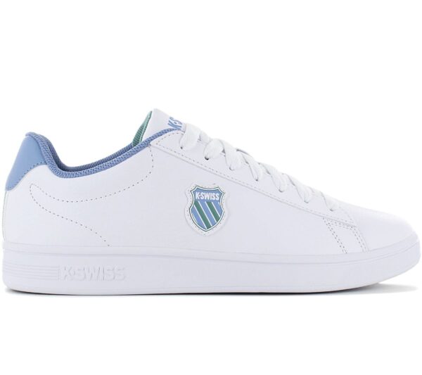 100% Original K-Swiss !  Herstellerfarbe:  WHITE / ASHLEIGH BLUE / BERYL GREEN    Obermaterial:  Leder   Zustand:  Neu  und  Originalverpackt         Ein Klassiker von K-Swiss erhält mit dem Court Shield eine zeitgemäße Aktualisierung. Unter Beibehaltung der Merkmale des originalen Court Classic präsentiert sich diese überarbeitete Version im zeitlosen Tennisstil in einer vielseitigen Konstruktion