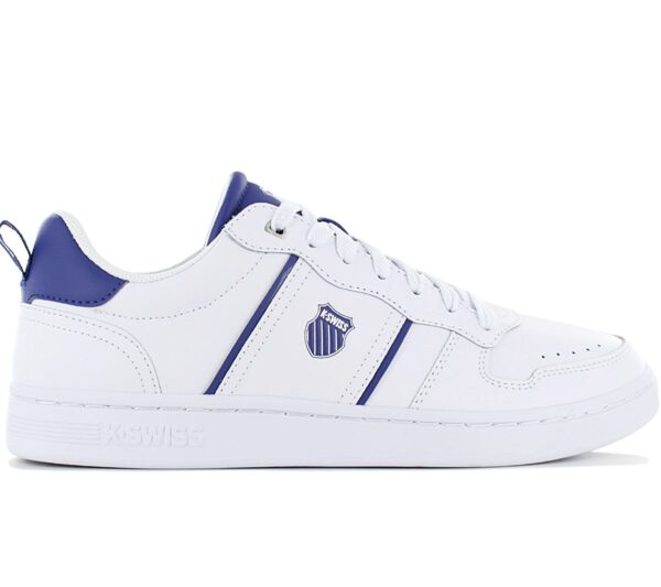 100% Original K-Swiss !  Herstellerfarbe:  White / Sodalite Blue   Obermaterial:  Leder   Zustand:  Neu  und  Originalverpackt         Dieses neue Design hat einen modernen und zeitlosen Look mit einigen Retro-Details aus den 70er Jahren. Das Zehenkappen-Design verleiht diesem lässig-schicken Court Sneaker einen sportlichen Retro-Look. Dieser Lozan-Match ist Teil der Schildkollektion