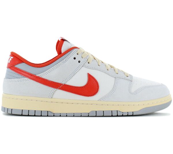 100% Original Nike !  Herstellerfarbe:  Sail / Picante Red - Photon Dust   Obermaterial:  Leder - Textil   Zustand:  Neu  und  Originalverpackt         Der Nike Dunk Low verleiht deinem Look Retro-Basketball-Flair. Der Nike Dunk Low Retro kehrt mit frischen Design zurück. Dieser Basketball-OG strahlt die Vibes der 80er-Jahre mit einem Obermaterial aus hochwertigem Leder und Textil aus