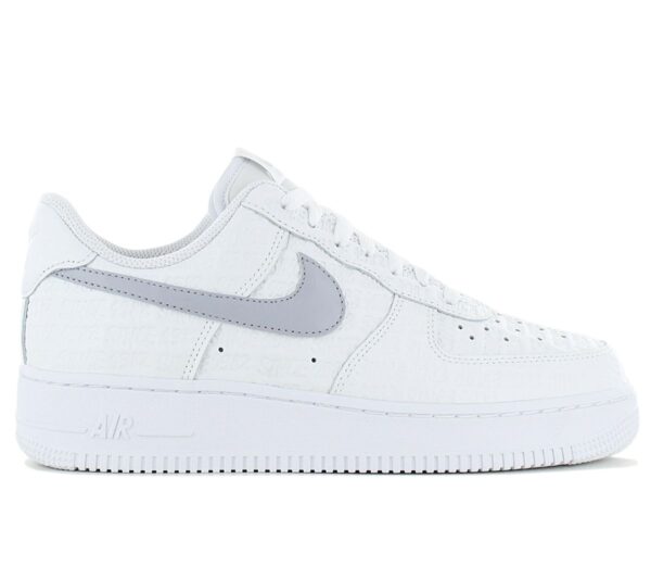 100% Original Nike !  Herstellerfarbe:  Summit White / Wolf Grey - White   Obermaterial:  Leder   Zustand:  Neu  und  Originalverpackt         Mit Streetstyle-Ikone Air Force 1 erhältst du retro-inspirierte Ästhetik erster Güte. Seine bewährten Funktionen wie vernähte Overlays und die klassische Farbgebung stehen ganz in der Air Force 1-Tradition