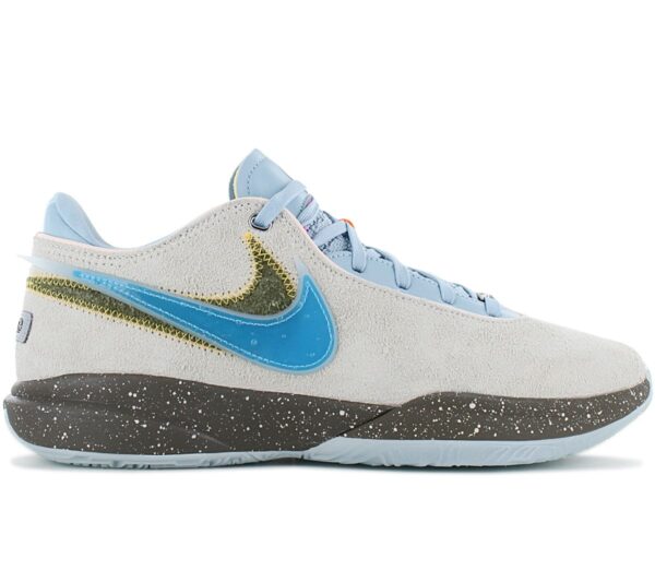 100% Original Nike !  Herstellerfarbe:  Guava Ice / Blue Lightning /Emerald Rise   Obermaterial:  Leder   Zustand:  Neu  und  Originalverpackt         LeBron XX - Schuhe sind das neueste Basketballmodell von LeBron James.   Nach fast zwei Jahrzehnten Karriere strebt LeBron weiterhin nach Größe und setzt Maßstäbe für zukünftige Generationen.      Das XX-Modell zeichnet sich durch eine leichtere Bauweise und ein abgesenktes Profil aus