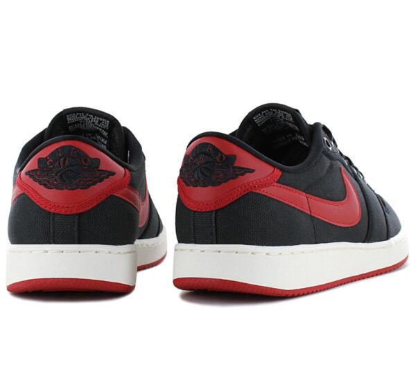 wurde er als Canvas-Alternative zum klassischen Air Jordan 1 vorgestellt.      Nun kehrt die ikonische Silhouette im ebenso legendären Bred-Colorway zurück. Bald auch in deiner Sammlung?       Das luftige Canvas Obermaterial sorgt für leichten Tragekomfort