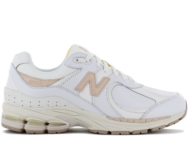 100% Original New Balance !  Herstellerfarbe:  White / Sand   Obermaterial:  Leder   Zustand:  Neu  und  Originalverpackt         Der zukunftsweisende Stil des 2002R hat seine Wurzeln im Hochleistungslaufsport. Inspiriert vom MR2002