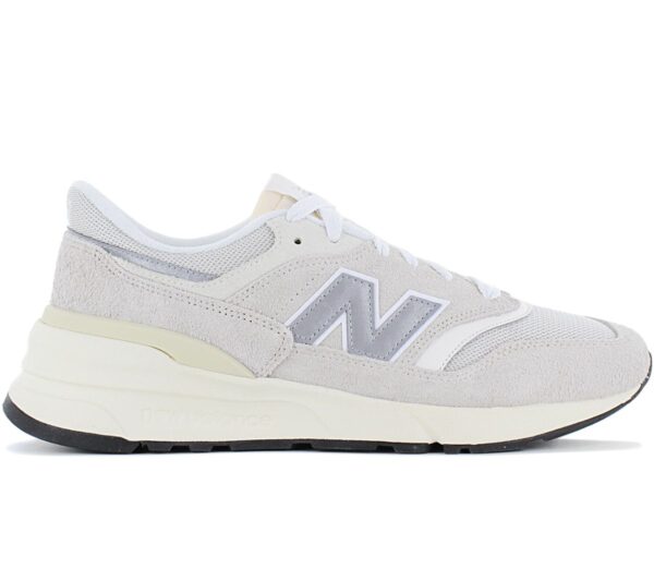 100% Original New Balance !  Herstellerfarbe:   Moonbeam / Cream   Obermaterial:  Leder - Textil   Zustand:  Neu  und  Originalverpackt         Der New Balance Sneaker stammt vom Klassiker 997 ab und ist vor allem für diejenigen gedacht