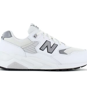 100% Original New Balance !  Herstellerfarbe:  White / Sea Salt / Silver Metallic   Obermaterial:  Leder / Mesh   Zustand:  Neu  und  Originalverpackt         Dieser MT580 von New Balance hat ein hochwertiges Upper aus Leder und Mesh - geschnitten auf eine sportliche Retro-Silhouette. Strahlend weißes Upper mit beigen Akzenten..       Mesh-Obermaterial mit Leder-Overlays.  ABZORB-Mittelsohle absorbiert Stoßkräfte durch eine Kombination aus Dämpfung und Druckwiderstand. Stabilisierendes ROLLBAR-Stützsystem für besseren Support reduziert Bewegungen im Rückfußbereich. C-CAP Mittelsohlendämpfung sorgt für langanhaltende Unterstützung.  580 Logo-Zungenetikett.  Schnürung für individuellen Style und optimalen Sitz.  Komfortable Polsterung am Bund und Zunge.    Innenfutter Textil.