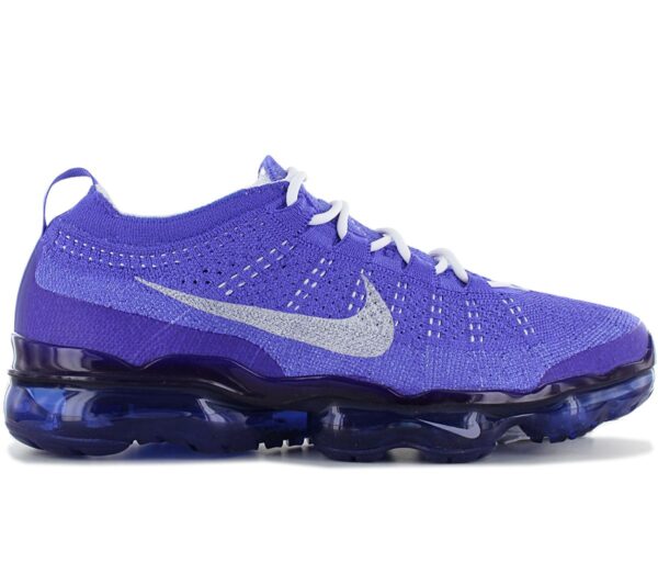 100% Original Nike !  Herstellerfarbe:   Light Ultramarine / Polar/Polar / Pure Platinum   Obermaterial:  Textil - Mesh (FlyKnit)   Zustand:  Neu  und  Originalverpackt         Bist du schon einmal auf Air gelaufen? Schau dir den Air VaporMax 2023 an