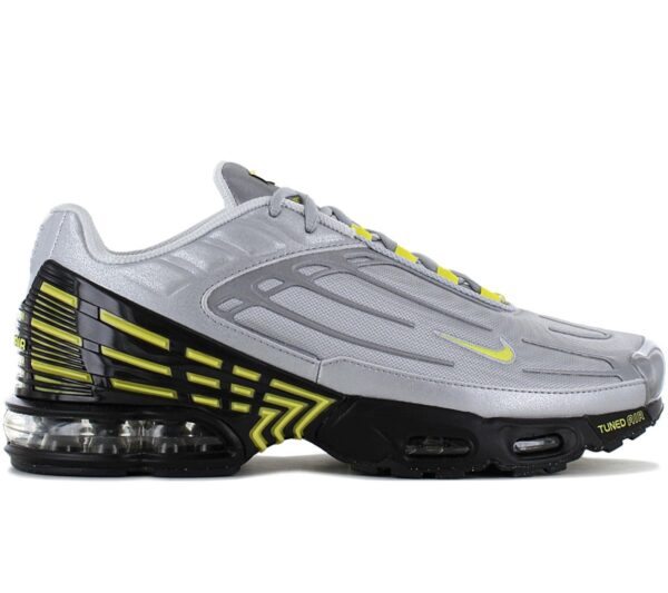 100% Original Nike !  Herstellerfarbe:  Metallic Silver / Opti Yellow   Obermaterial:  Textil - Mesh - Leder   Zustand:  Neu  und  Originalverpackt         Der Nike Air Max Plus III kombiniert die besonders bequeme Tuned-Air Technologie mit einer energiegeladenen Silhouette