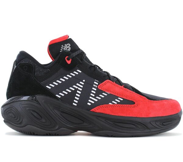 100% Original New Balance !  Herstellerfarbe: Black / True Red   Obermaterial:  Mesh - Synthetik   Zustand:  Neu  und  Originalverpackt         Erlebe mit dem Fresh Foam BB v2 eine völlig neue Dimension des Tragekomforts und der Leistungsfähigkeit auf dem Basketball-Spielfeld. Diese Innovation verspricht Frische und Wohlbefinden während des gesamten Spiels.       Die durchgehende Fresh Foam X Mittelsohle vereint Dual-Density-Dämpfung: ein ultraweiches Zentrum für maximalen Komfort und ein festerer Schaumstoff an den Rändern für die notwendige Stabilität.      Zusätzlich sorgt eine TPU-Platte im Mittelfußbereich für optimale Unterstützung bei deinen schnellen Seitwärtsbewegungen. Perfekt für Spieler