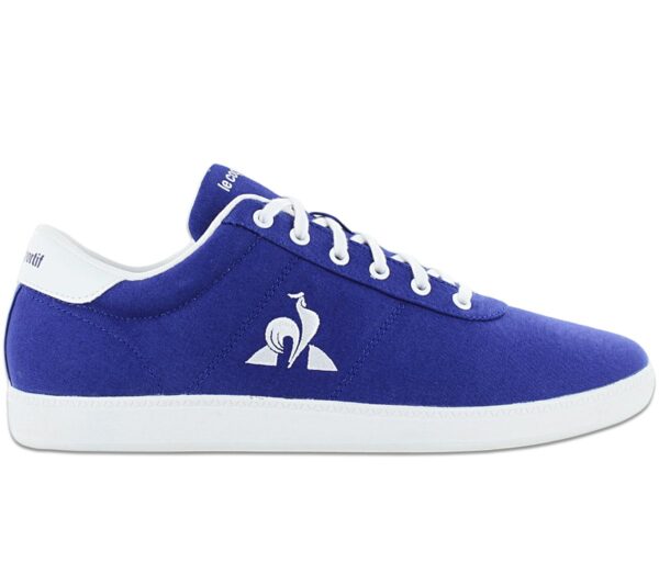 100% Original Le Coq Sportif !  Herstellerfarbe:  Sodalite Blue   Obermaterial:  Textil - Canvas   Zustand:  Neu  und  Originalverpackt         In diesem Modell von Le Coq wirst Du keine Müdigkeit verspüren. Der Allrounder für coole Street Styles heißt Court One. Eine strapazierfähige Stoffeinlage sorgt für hervorragende Fußdämpfung und Belüftung.      Obermaterial aus Canvas fühlt sich vom ersten Tag an bequem an.  Vom Tennis inspirierte Schuhe.  Schnürung für individuellen Style und optimalen Sitz.  Komfortable Polsterung am Bund und Zunge.  Laufsohle aus Gummi.  Metallösen.  Farblich abgestimmtes gesticktes Logo an der Seite.  Aufgedrucktes Logo auf der Zunge.  Geprägtes Logo an der Ferse.  Innenfutter Textil.