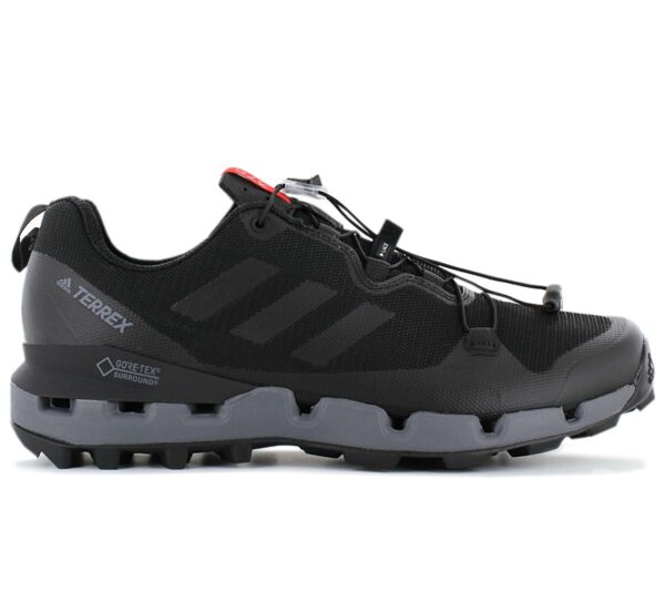 100% Original Adidas !  Herstellerfarbe:  Cblack / Grefiv / Hirere   Obermaterial:  Mesh - Synthetik (Gore-Tex)   Zustand:  Neu  und  Originalverpackt        Die adidas Terrex Fast GTX Surround sind leichte