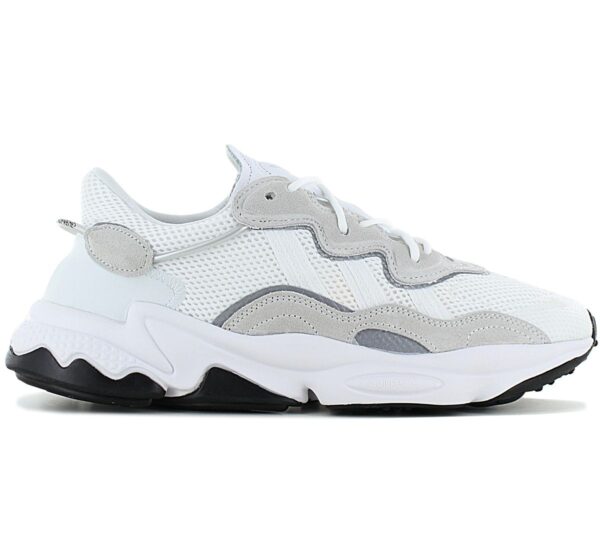 100% Original Adidas !  Herstellerfarbe:  Cloud White / Cloud White / Core Black   Obermaterial:  Textil - Mesh - Leder   Zustand:  Neu  und  Originalverpackt         Der OZWEEGO Sneaker punktet mit seinem futuristischen Look. Das einteilige