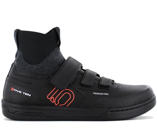 100% Original Adidas !  Herstellerfarbe:  Core Black / Solar Red / Grey Three   Obermaterial:  Mesh / Synthetik   Zustand:  Neu  und  Originalverpackt          Ob technisch anspruchsvolle Felspiste oder Jumps