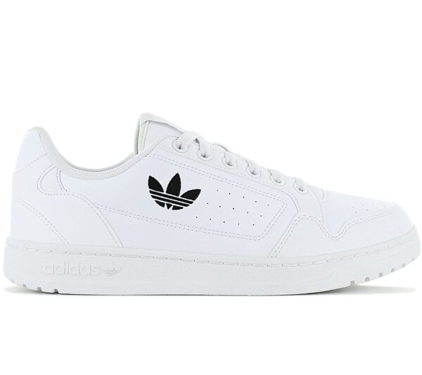 100% Original Adidas !  Herstellerfarbe:  Cloud White / Core Black / Cloud White   Obermaterial:  Leder - Synthetik   Zustand:  Neu  und  Originalverpackt         Der adidas NY 90 steht für klassischen Court-Style. Er ist vielseitig