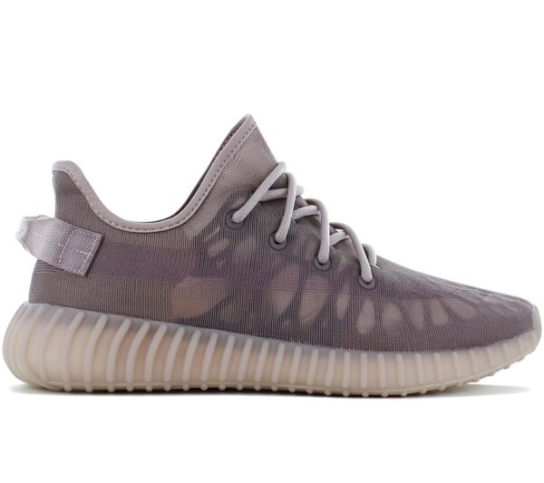 100% Original Adidas !  Herstellerfarbe:  Mono Mist / Mono Mist / Mono Mist   Obermaterial:  Monofil-Mesh   Zustand:  Neu  und  Originalverpackt        adidas Yeezy 350 V2 Mono Mist - limitierte Sneaker.     Adidas hat die langjährige Partnerschaft mit Kanye West