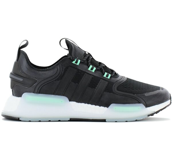 100% Original Adidas !  Herstellerfarbe:  Core Black / Grey Five / Core Black   Obermaterial:  Textil - Mesh - Synthetik   Zustand:  Neu  und  Originalverpackt         Mit diesem adidas NMD_V3 Schuh setzt du auf progressiven Style. Die Gummiaußensohle ist die perfekte Basis für dieses innovative Design