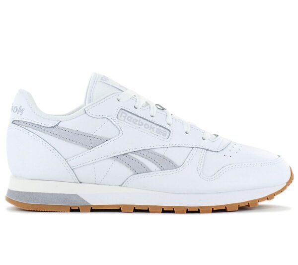 100% Original Reebok !  Herstellerfarbe:  Ftwwht / Cdgry2 / Chalk   Obermaterial:  Leder   Zustand:  Neu  und  Originalverpackt         Die Kombination aus Classic-Style und Funktionalität macht diesen Schuh zu einem Must-have in deiner Sammlung. Durch die perforierte Zehenbox gelangt kühlende Luft an deine Füße