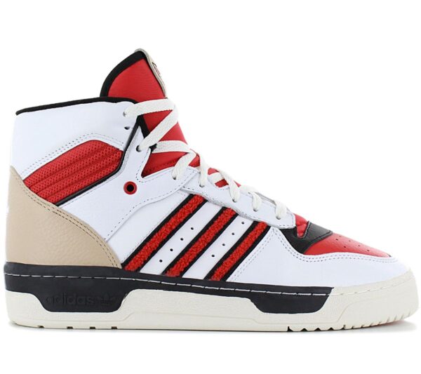 100% Original Adidas !  Herstellerfarbe:  Cloud White / Glory Red / Core Black   Obermaterial:  Leder   Zustand:  Neu  und  Originalverpackt         Steigern Sie Ihr Spiel. Diese adidas Rivalry High Schuhe feiern den Mut und die Entschlossenheit der College-Basketballspieler bei ihrem wichtigsten jährlichen Wettbewerb. 3-Streifen aus Chenille und ein Obermaterial aus gewalktem Leder bringen Vintage-Campus-Vibes