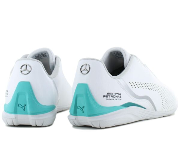 der von Geschwindigkeit inspiriert ist.        Synthetisches Obermaterial.   Mercedes-AMG Petronas - Formula 1® - Branding auf der Rückseite.  Schnürung für individuellen Style und optimalen Sitz.   Komfortable Polsterung am Bund und Zunge.  Gummi Außensohle.   PUMA Formstrip an der Seite.   Puma Branding.    Futter: 100% Textil.