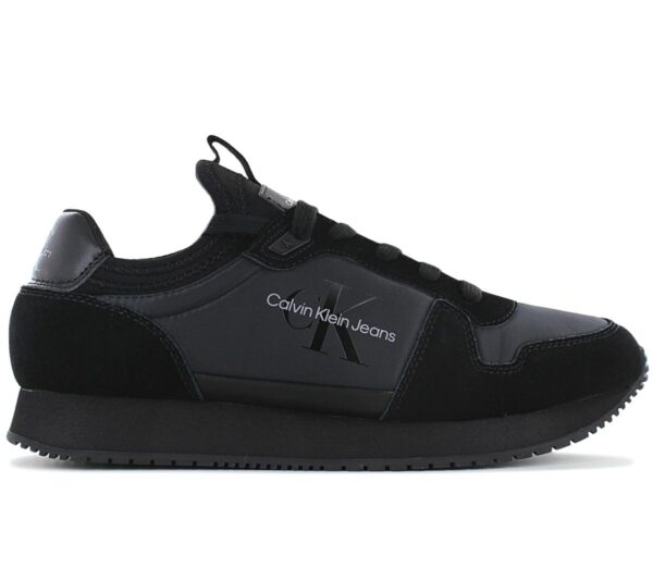 100% Original Calvin Klein !  Herstellerfarbe:  Triple Black   Obermaterial:  Leder - Textil   Zustand:  Neu  und  Originalverpackt         Klassische Sneaker von Calvin Klein Jeans.Stylish und bequem zugleich.Mit leicht profilierter Laufsohle sind die idealen Schuhe für den Alltag.       Runde Schuhspitze.  Obermaterial aus Leder und Stoff.  Innensohle aus Stoff.  Futter aus Stoff.  Extrem leichte EVA-Außensohle.  CALVIN KLEIN Markenlogo auf der Seite und Zunge.  Klassische Schnürung.