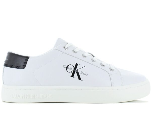 100% Original Calvin Klein !  Herstellerfarbe:  Bright White   Obermaterial:   Leder   Zustand:  Neu  und  Originalverpackt         Klassische Sneaker von Calvin Klein Jeans. Stylish und bequem zugleich. Mit leicht profilierter Laufsohle sind die idealen Schuhe für den Alltag.       Runde Schuhspitze.  Obermaterial aus Leder.  Innensohle aus Stoff.  Mesh-Futter.  TPR-Außensohle.  CALVIN KLEIN Markenlogo auf der Seite und Zunge.  Klassische Schnürung.