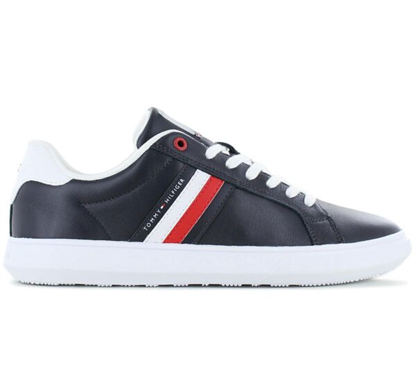 100% Original Tommy Hilfiger !  Herstellerfarbe:  Dessert Sky   Obermaterial:  Leder   Zustand:  Neu  und  Originalverpackt         Dieser coole Low-Top Sneaker aus geschmeidigem Leder wird durch klare Linien definiert und mit Tommy Hilfiger Branding abgerundet.Vielseitig kombinierbar dank des zeitlosen Designs.       Low Cut Design.  Strapazierfähiges Leder Obermaterial.  Cupsohle.  Runde Schuhspitze.  Logo an der Zunge